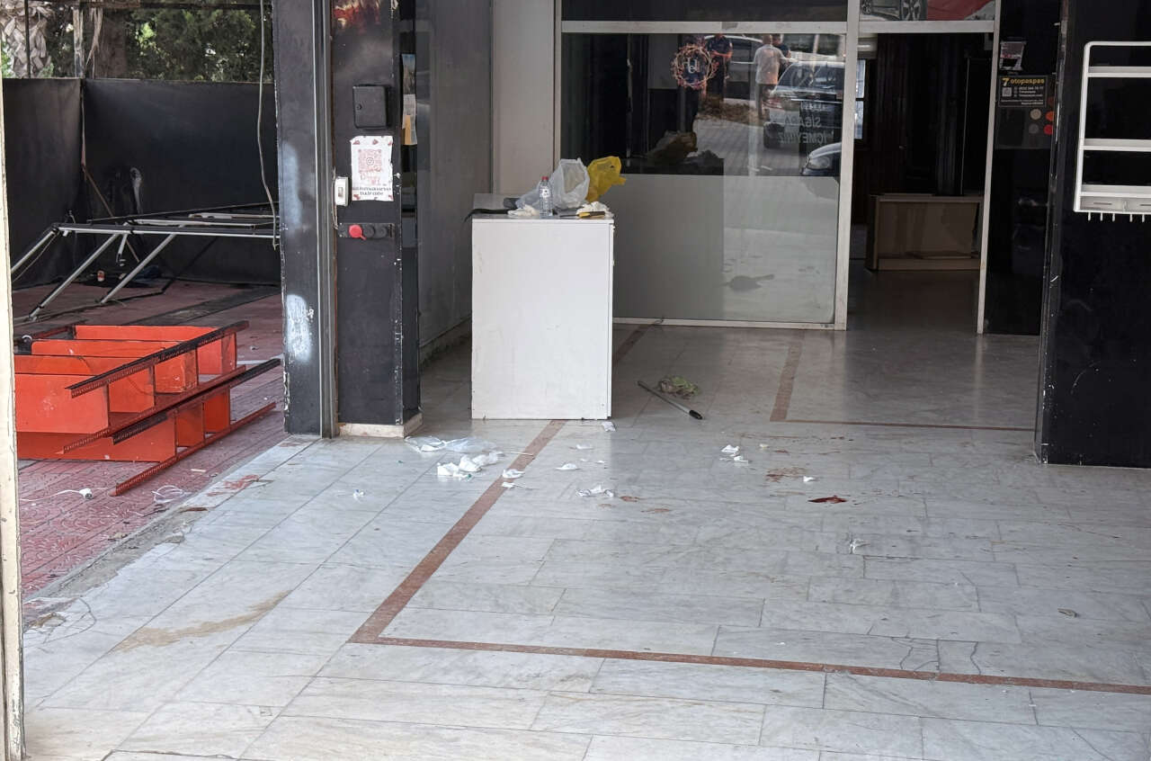 Emekli polis ve oğlu öldürülmüştü! Cenazede yürek yakan görüntü 4